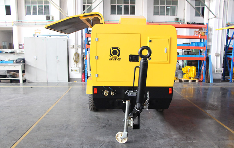 雙級(jí)節(jié)能移動(dòng)螺桿壓縮機(jī)側(cè)一